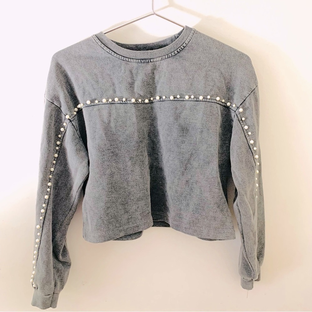 NASTY GAL Long Sleeve Cropped Top, in gray with pearls